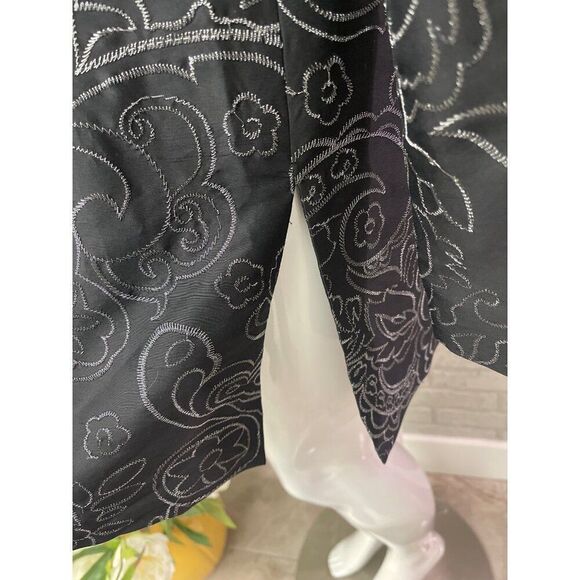 Chico’s Women Sophisticated Black / Silver Silk Jacket Size 1 (8/10) - Picture 7 of 9